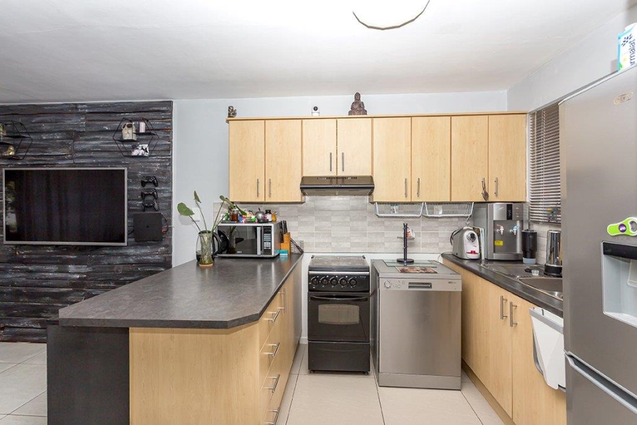 2 Bedroom Property for Sale in Table View Western Cape